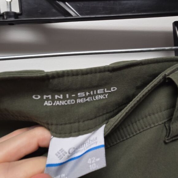 Columbia Mens Shorts sz 42W 22L Army Green Khaki Pockets Outdoor Casual Pockets - Picture 4 of 8